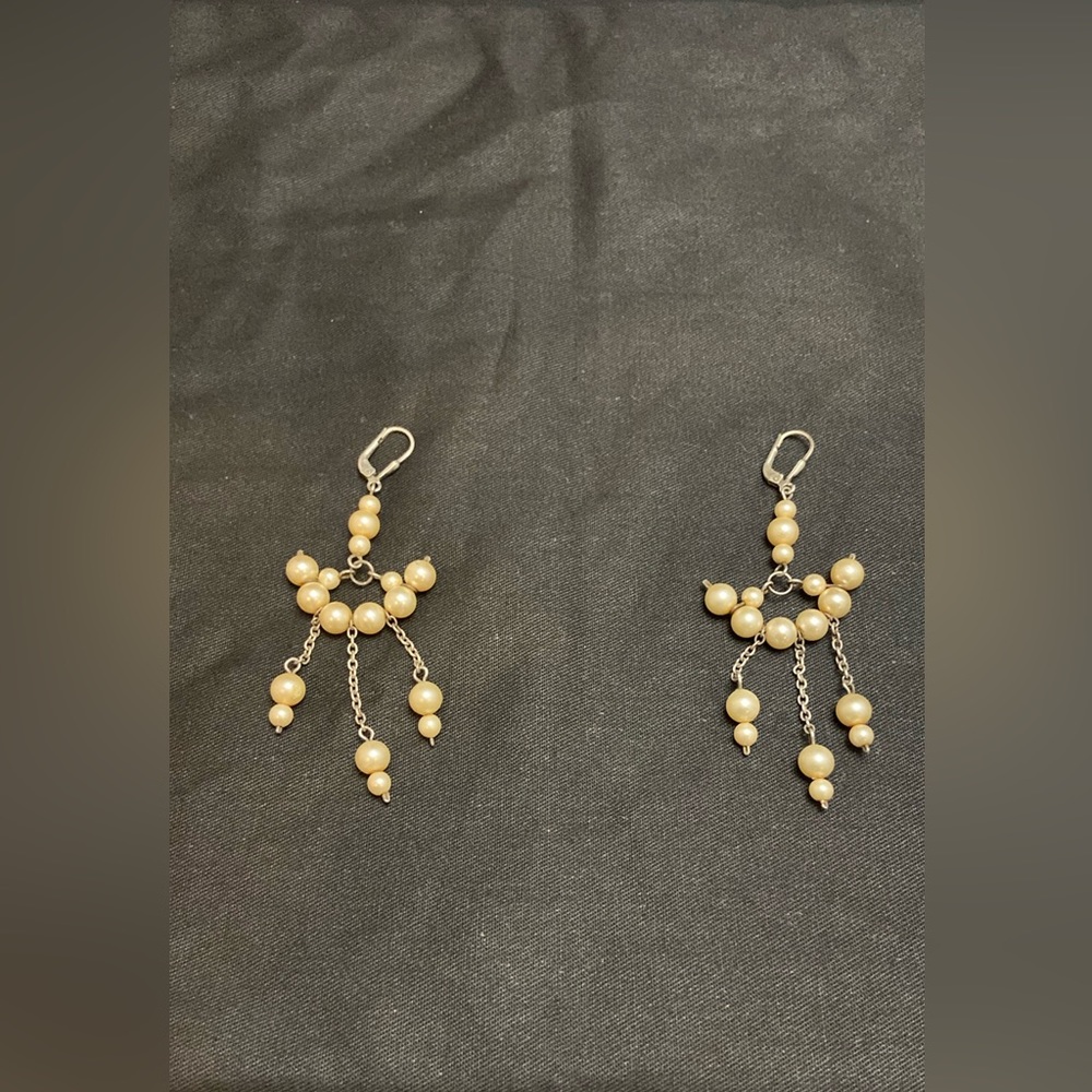 Pearl dangling earrings